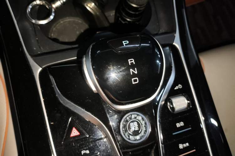 Used BYD Qin PLUS 2024 HONOR Edition DM-i 120KM Leading Model Gear Lever