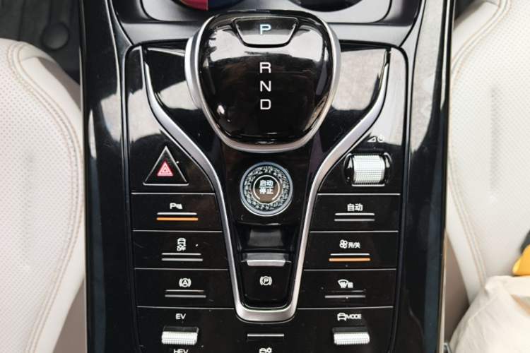 Used BYD Qin PLUS 2024 HONOR Edition DM-i 55KM Leading Model Gear Lever