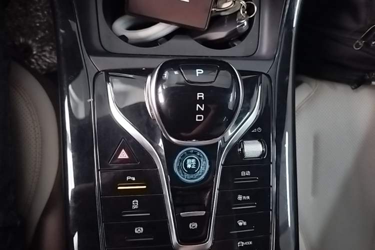 Used BYD Qin PLUS 2024 HONOR Edition DM-i 55KM Leading Model Gear Lever