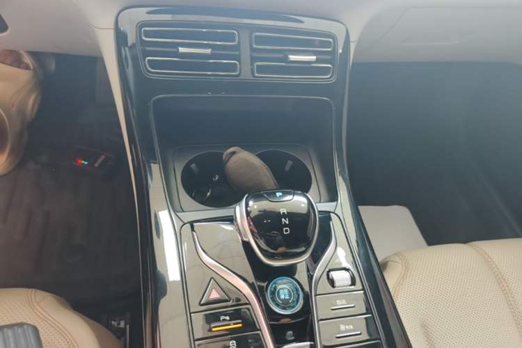 Used BYD Qin PLUS 2024 HONOR Edition DM-i 55KM Leading Model Gear Lever