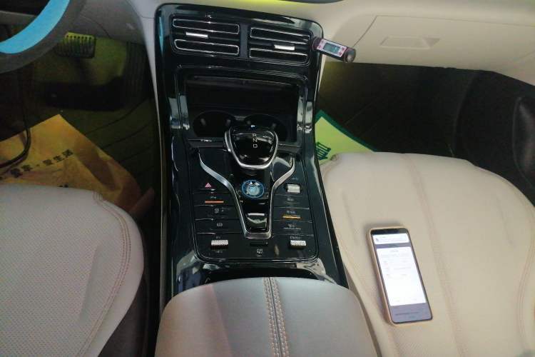 Used BYD Qin PLUS 2024 HONOR Edition DM-i 55KM Leading Model Gear Lever