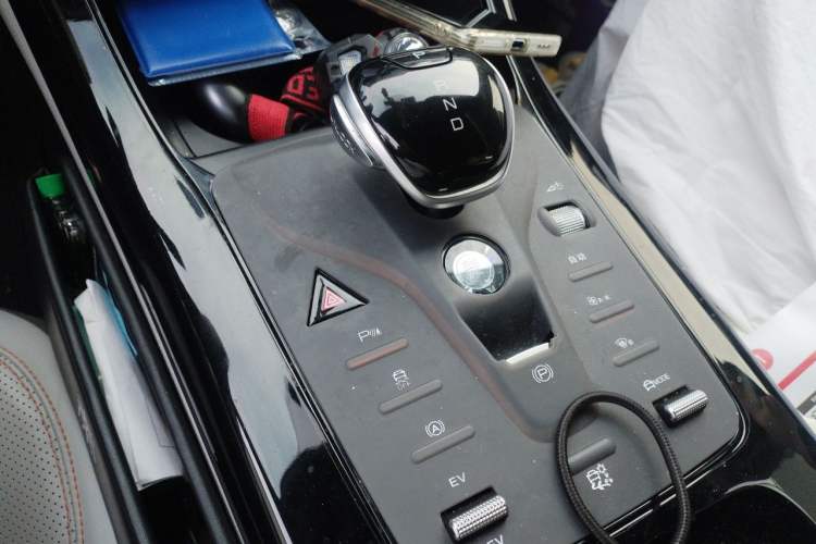 Used BYD Qin PLUS 2024 HONOR Edition DM-i 55KM Leading Model Gear Lever