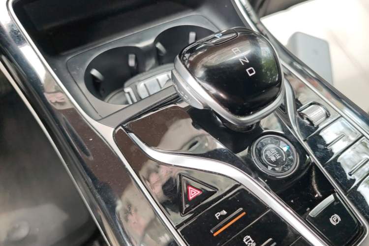 Used BYD Qin PLUS 2024 Honor Edition EV 510KM Leading Model Gear Lever