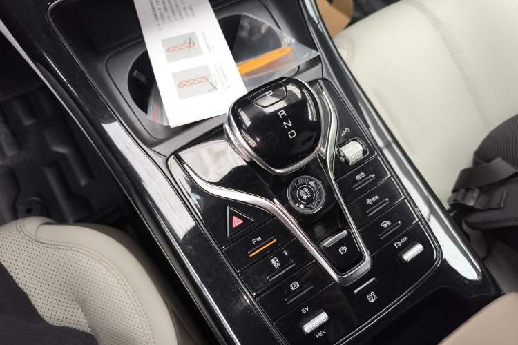 Used BYD Qin PLUS 2024 HONOR Edition DM-i 55KM Leading Model Gear Lever