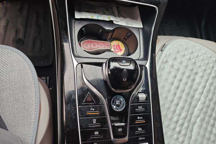 Used BYD Qin PLUS 2024 HONOR Edition DM-i 55KM Beyond Model Gear Lever
