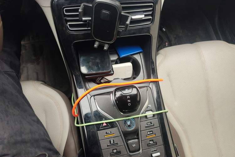 Used BYD Qin PLUS 2024 HONOR Edition DM-i 55KM Leading Model Gear Lever