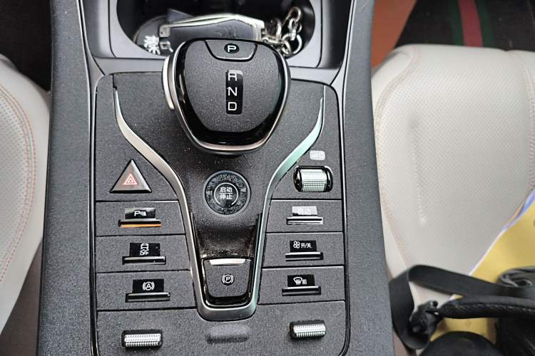 Used BYD Qin PLUS 2024 HONOR Edition DM-i 55KM Beyond Model Gear Lever
