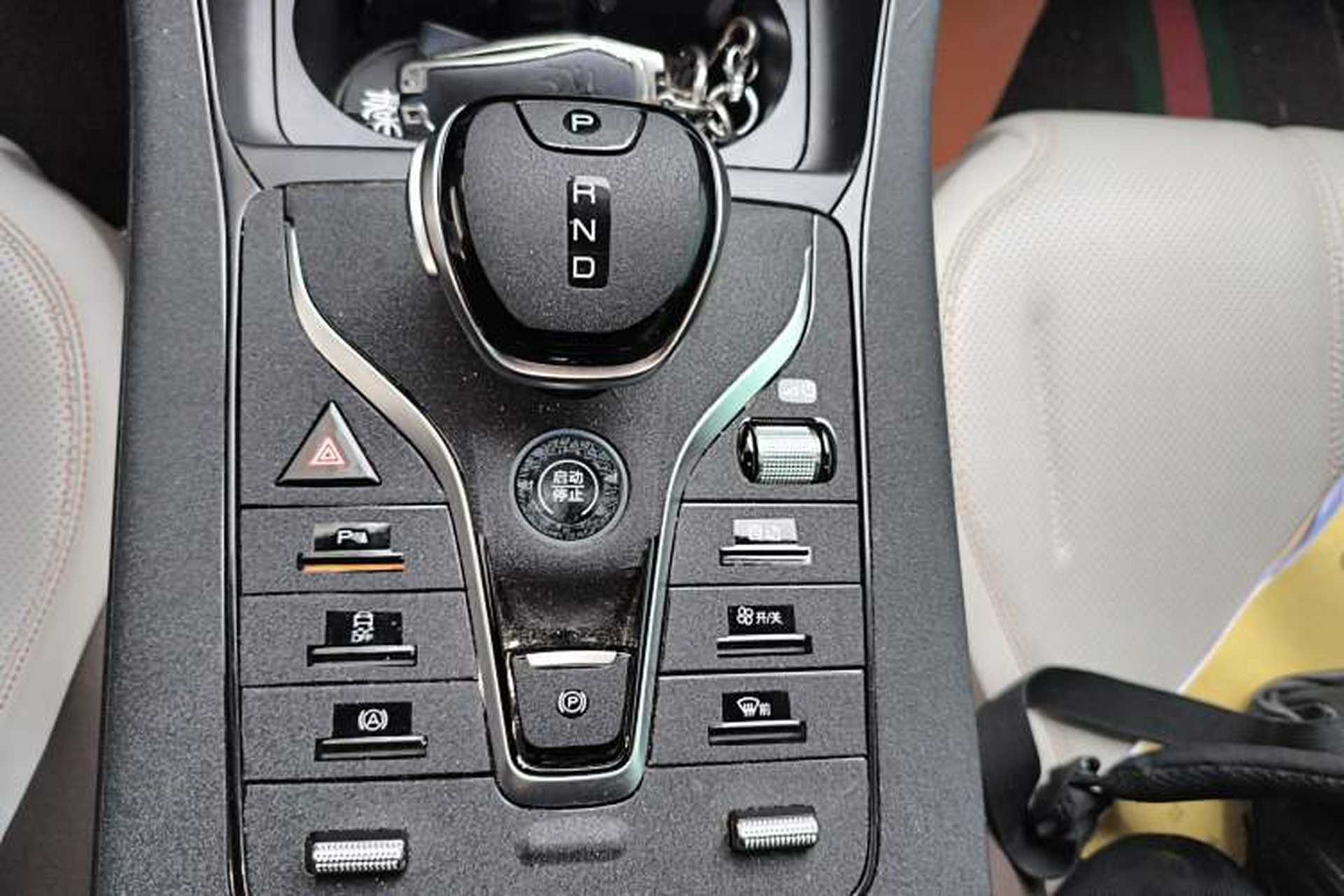 Used BYD Qin PLUS 2024 HONOR Edition DM-i 55KM Beyond Model Gear Lever