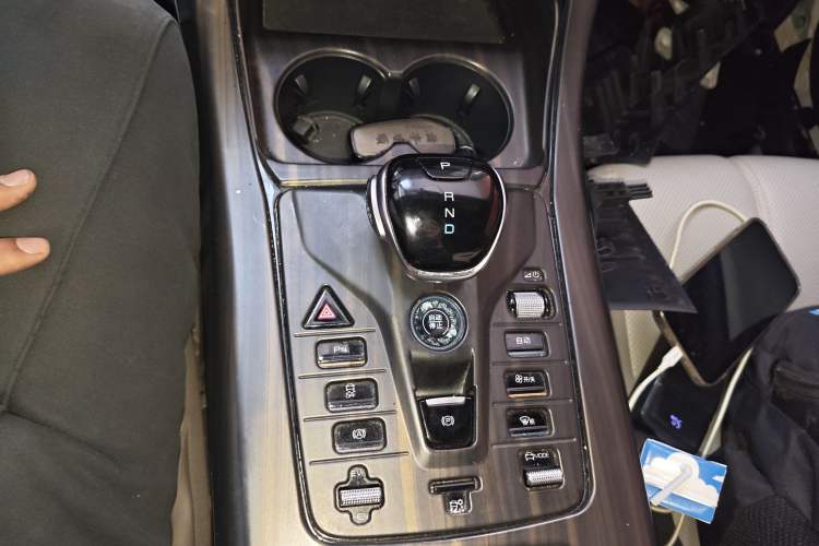 Used BYD Qin PLUS 2024 HONOR Edition DM-i 55KM Leading Model Gear Lever