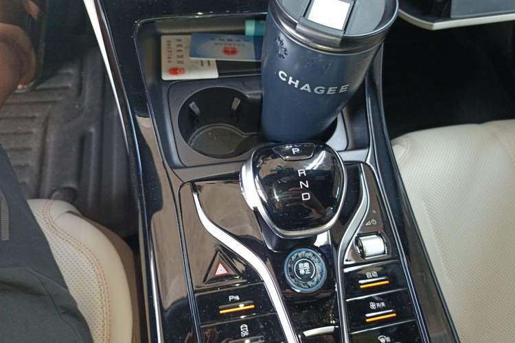 Used BYD Qin PLUS 2024 HONOR Edition DM-i 55KM Leading Model Gear Lever