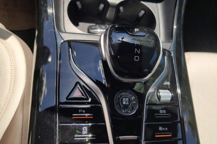 Used BYD Qin PLUS 2024 HONOR Edition DM-i 55KM Leading Model Gear Lever