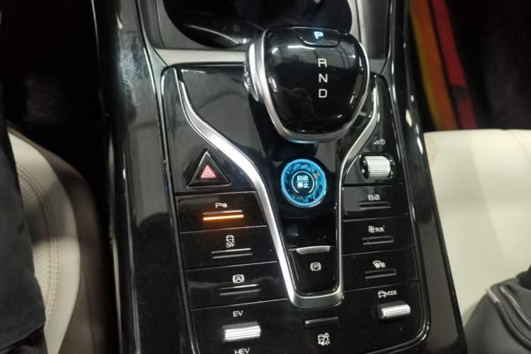 Used BYD Qin PLUS 2024 HONOR Edition DM-i 55KM Leading Model Gear Lever