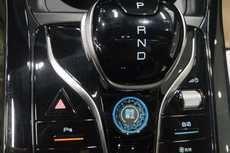 Used BYD Qin PLUS 2024 HONOR Edition DM-i 55KM Leading Model Gear Lever