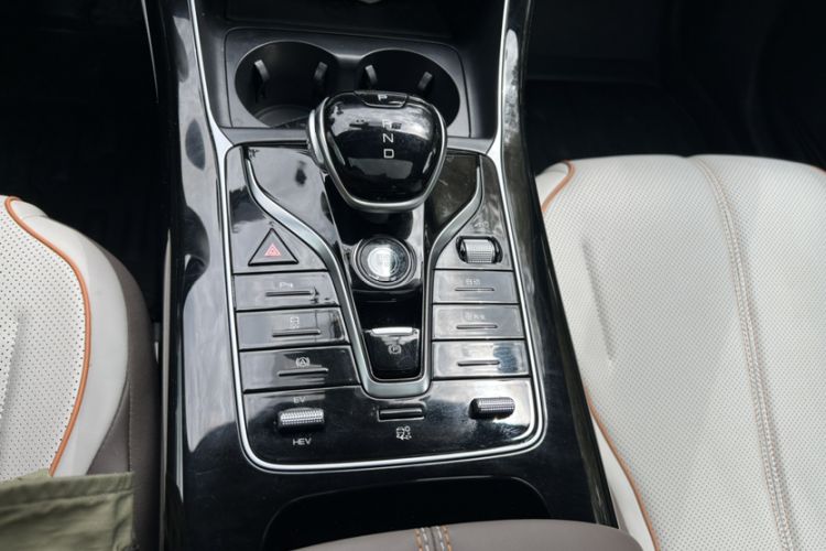 Used BYD Qin PLUS 2024 HONOR Edition DM-i 55KM Beyond Model Gear Lever
