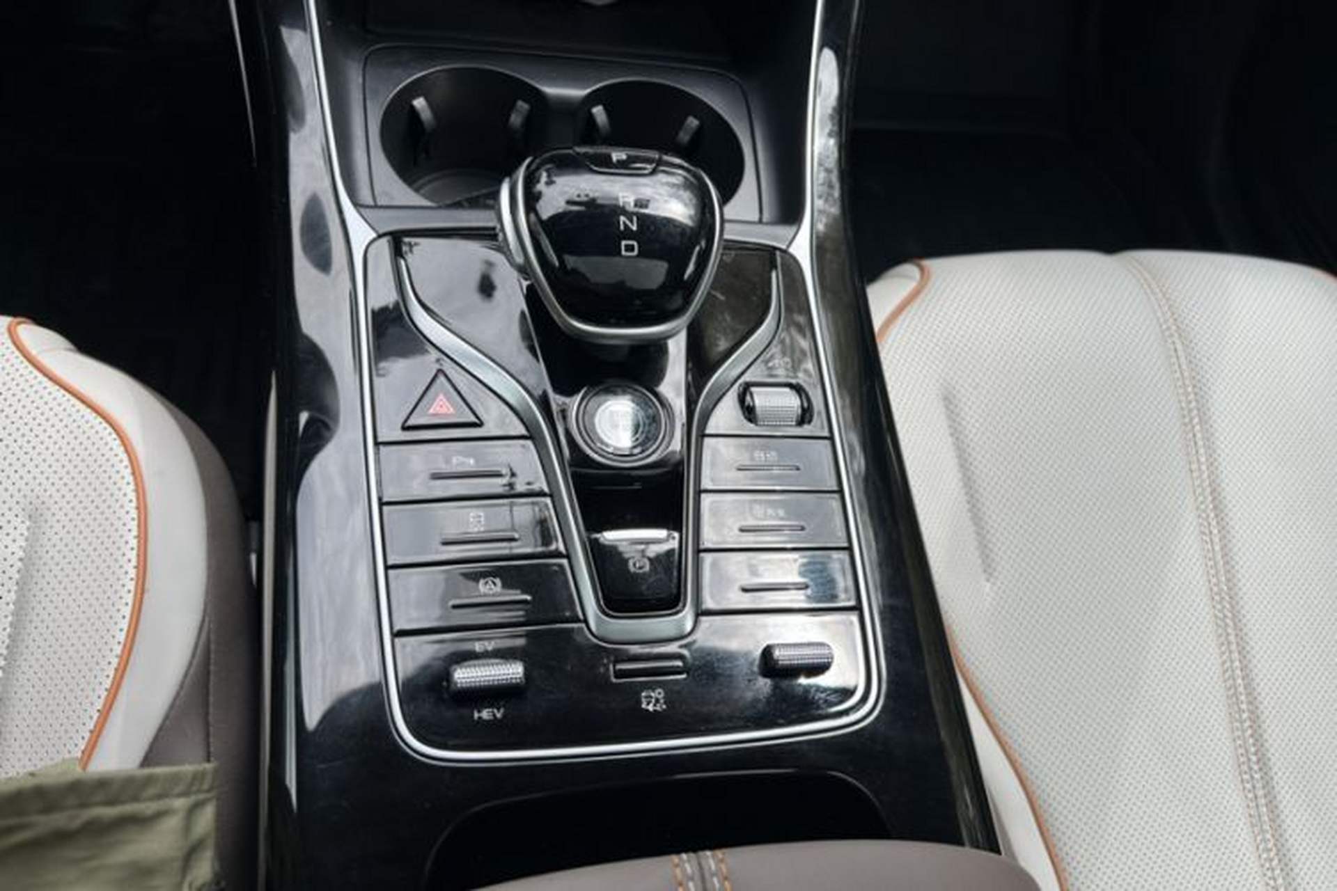 Used BYD Qin PLUS 2024 HONOR Edition DM-i 55KM Beyond Model Gear Lever