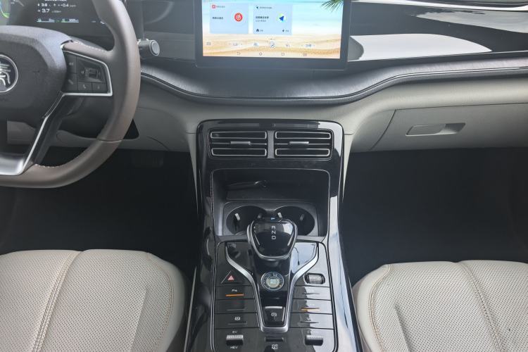 Used BYD Qin PLUS 2024 HONOR Edition DM-i 55KM Leading Model Gear Lever