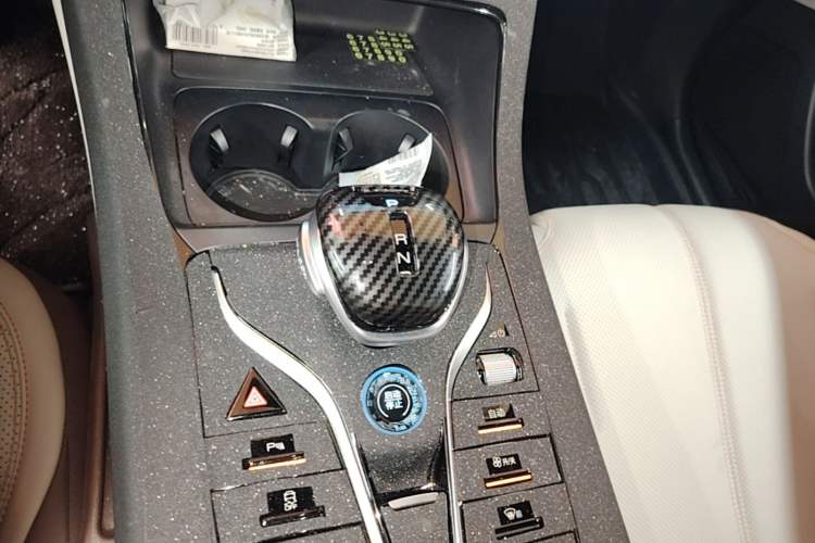 Used BYD Qin PLUS 2024 HONOR Edition DM-i 55KM Leading Model Gear Lever