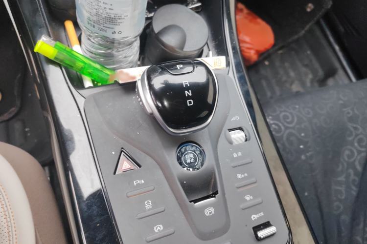 Used BYD Qin PLUS 2024 HONOR Edition DM-i 55KM Leading Model Gear Lever