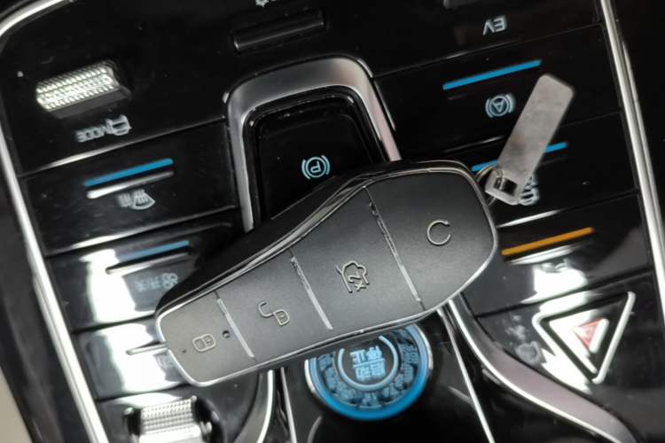 Used BYD Qin PLUS 2024 HONOR Edition DM-i 120KM Leading Model Interior 1