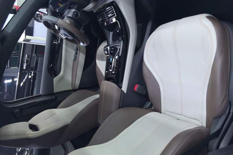 Used BYD Qin PLUS 2024 HONOR Edition DM-i 55KM Leading Model Interior 1
