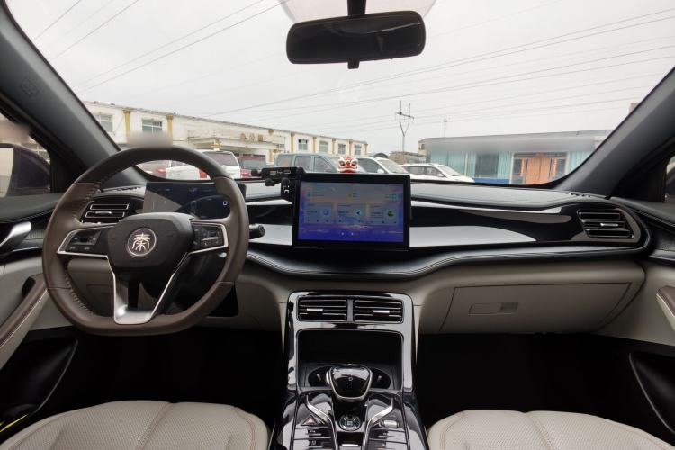 Used BYD Qin PLUS 2024 HONOR Edition DM-i 55KM Leading Model Interior 1
