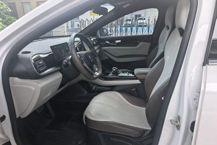 Used BYD Qin PLUS 2024 HONOR Edition DM-i 55KM Leading Model Interior 1