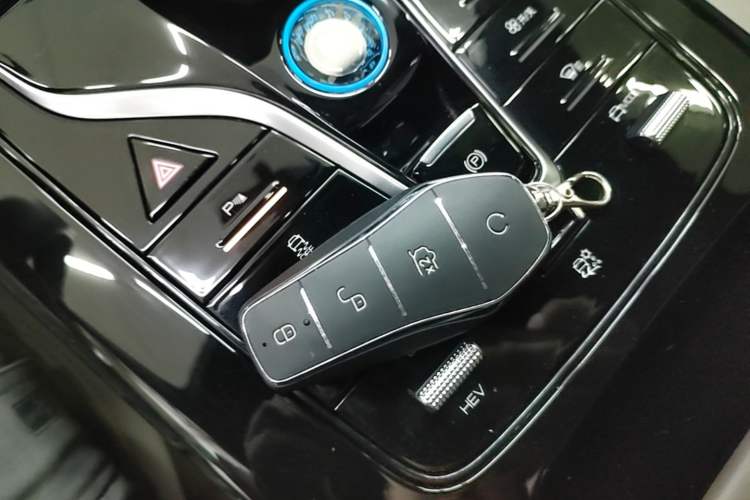 Used BYD Qin PLUS 2024 HONOR Edition DM-i 55KM Leading Model Interior 1