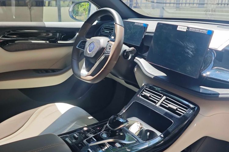 Used BYD Qin PLUS 2024 HONOR Edition DM-i 55KM Leading Model Interior 11