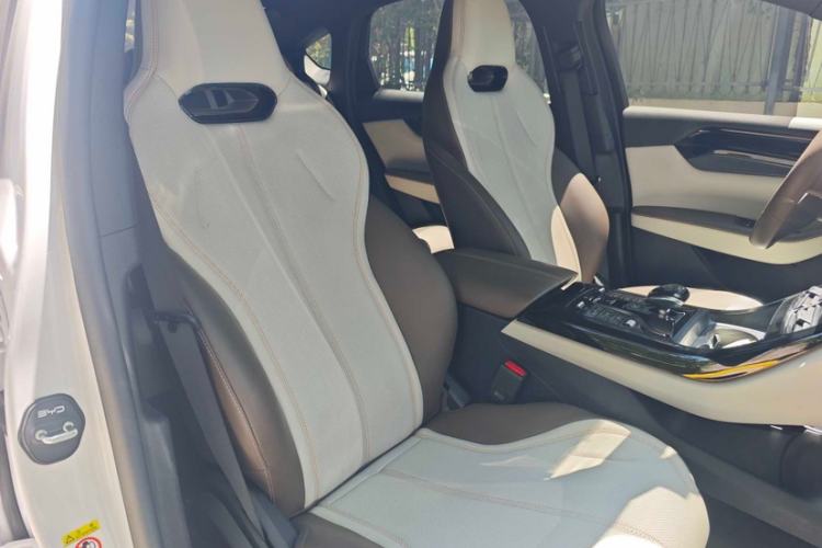 Used BYD Qin PLUS 2024 HONOR Edition DM-i 55KM Leading Model Interior 12