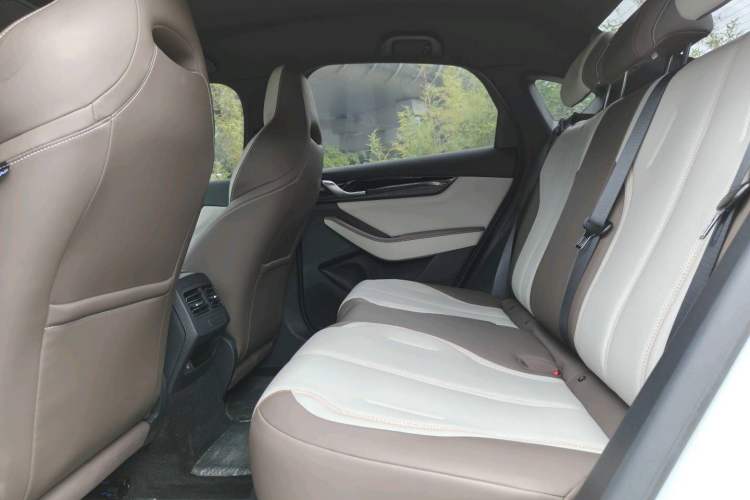 Used BYD Qin PLUS 2024 HONOR Edition DM-i 55KM Leading Model Interior 2