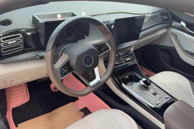 Used BYD Qin PLUS 2024 HONOR Edition DM-i 55KM Leading Model Interior 2