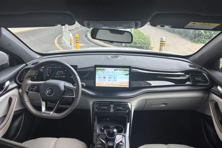 Used BYD Qin PLUS 2024 HONOR Edition DM-i 55KM Leading Model Interior 2