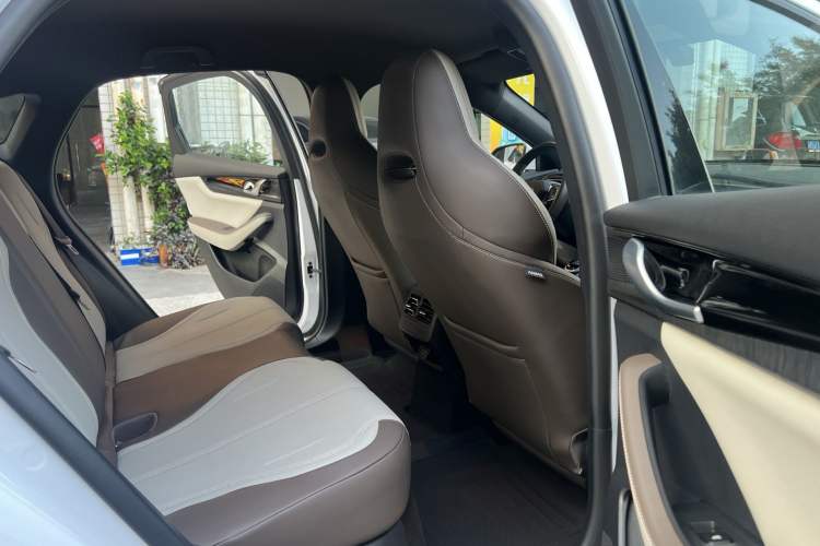 Used BYD Qin PLUS 2024 HONOR Edition DM-i 55KM Leading Model Interior 3