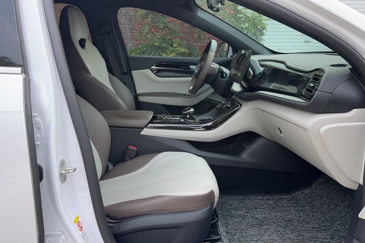 Used BYD Qin PLUS 2024 HONOR Edition DM-i 55KM Leading Model Interior 3