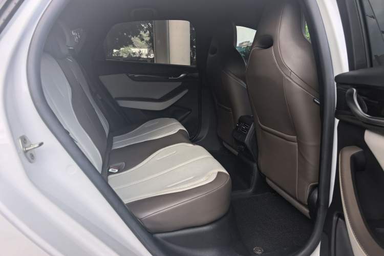 Used BYD Qin PLUS 2024 HONOR Edition DM-i 55KM Leading Model Interior 3