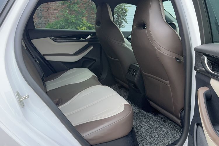 Used BYD Qin PLUS 2024 HONOR Edition DM-i 55KM Leading Model Interior 4