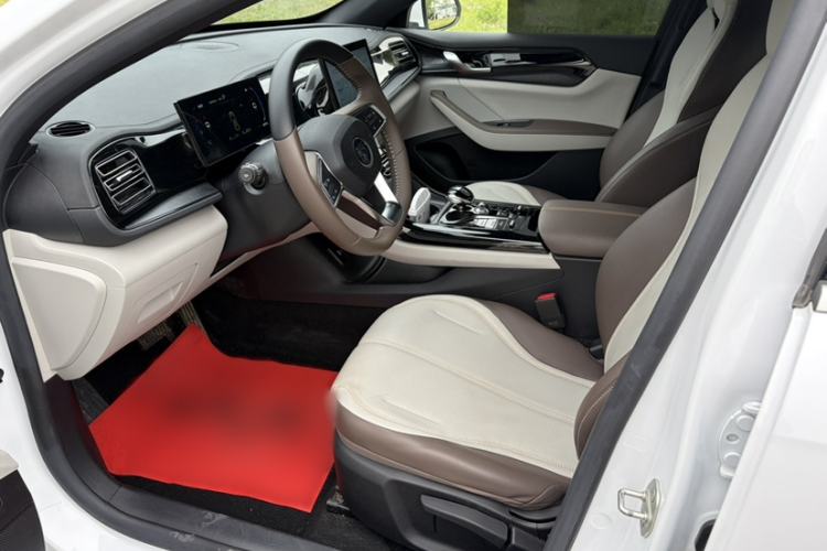 Used BYD Qin PLUS 2024 HONOR Edition DM-i 55KM Leading Model Interior 4