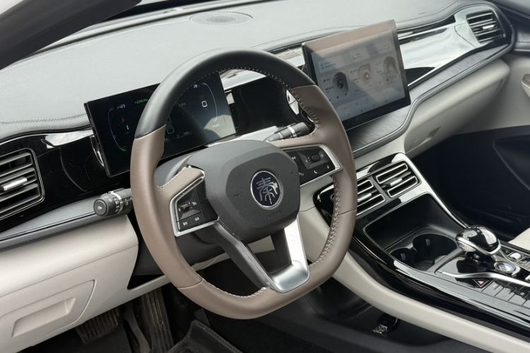 Used BYD Qin PLUS 2024 HONOR Edition DM-i 55KM Leading Model Interior 4