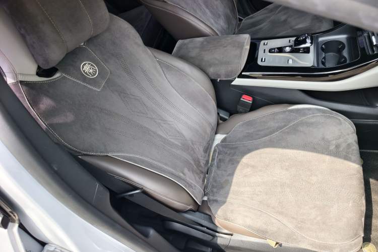 Used BYD Qin PLUS 2024 HONOR Edition DM-i 55KM Leading Model Interior 4