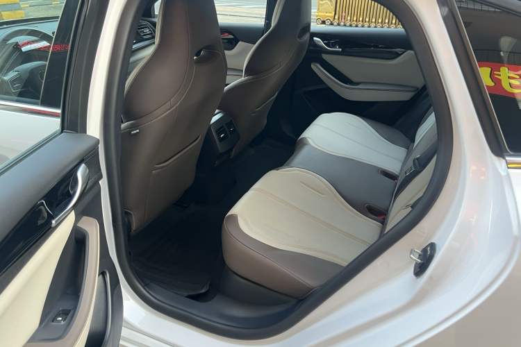 Used BYD Qin PLUS 2024 HONOR Edition DM-i 55KM Leading Model Interior 5