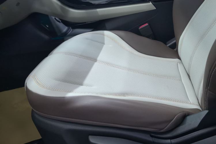 Used BYD Qin PLUS 2024 HONOR Edition DM-i 55KM Leading Model Interior 6