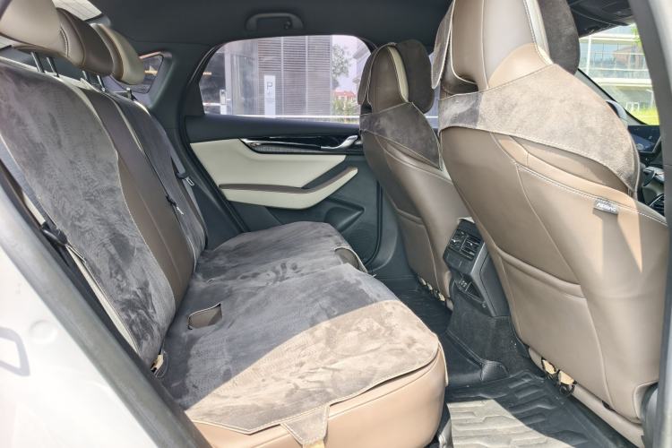 Used BYD Qin PLUS 2024 HONOR Edition DM-i 55KM Leading Model Interior 6