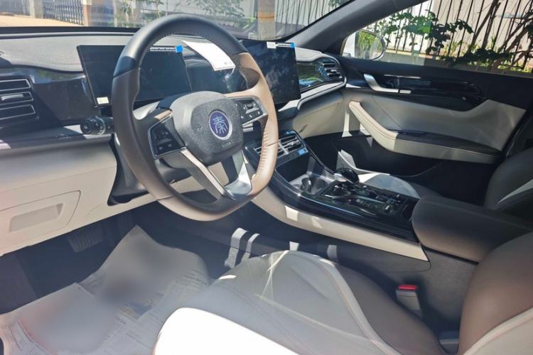 Used BYD Qin PLUS 2024 HONOR Edition DM-i 55KM Leading Model Interior 7
