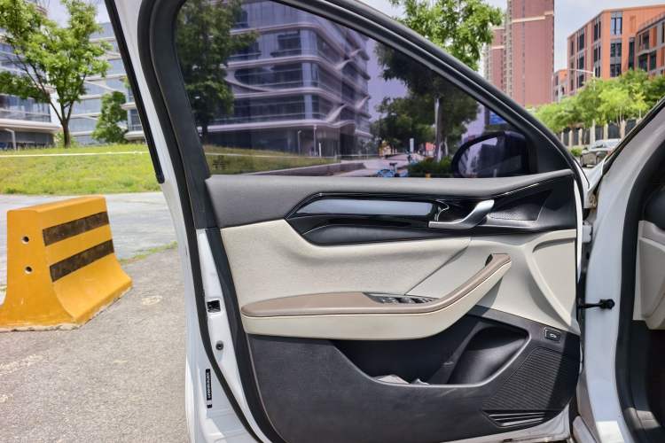 Used BYD Qin PLUS 2024 HONOR Edition DM-i 55KM Leading Model Interior 8