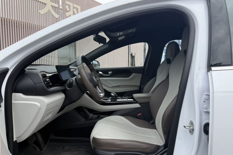 Used BYD Qin PLUS 2024 HONOR Edition DM-i 55KM Leading Model Interior 9