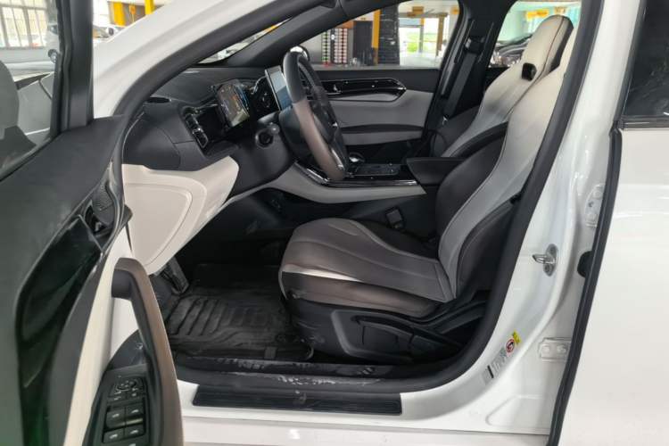 Used BYD Qin PLUS 2024 Honor Edition EV 510KM Leading Model Left Front Seat