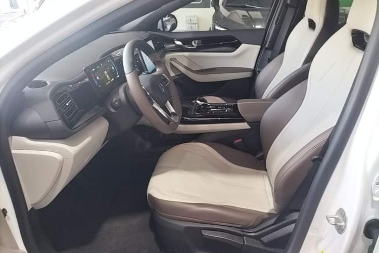 Used BYD Qin PLUS 2024 HONOR Edition DM-i 55KM Leading Model Left Front Seat