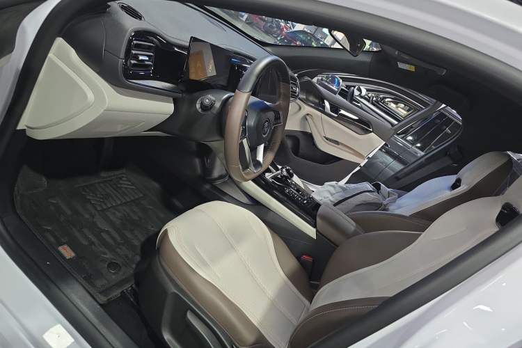 Used BYD Qin PLUS 2024 HONOR Edition DM-i 55KM Leading Model Left Front Seat