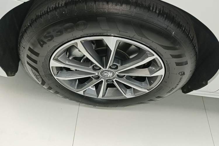 Used BYD Qin PLUS 2024 HONOR Edition DM-i 55KM Leading Model Left Front Wheel Hub