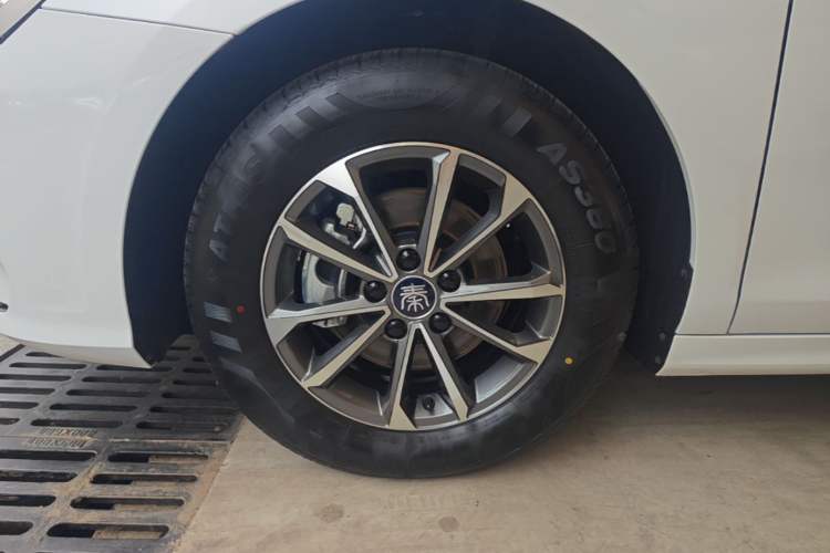 Used BYD Qin PLUS 2024 HONOR Edition DM-i 55KM Leading Model Left Front Wheel Hub